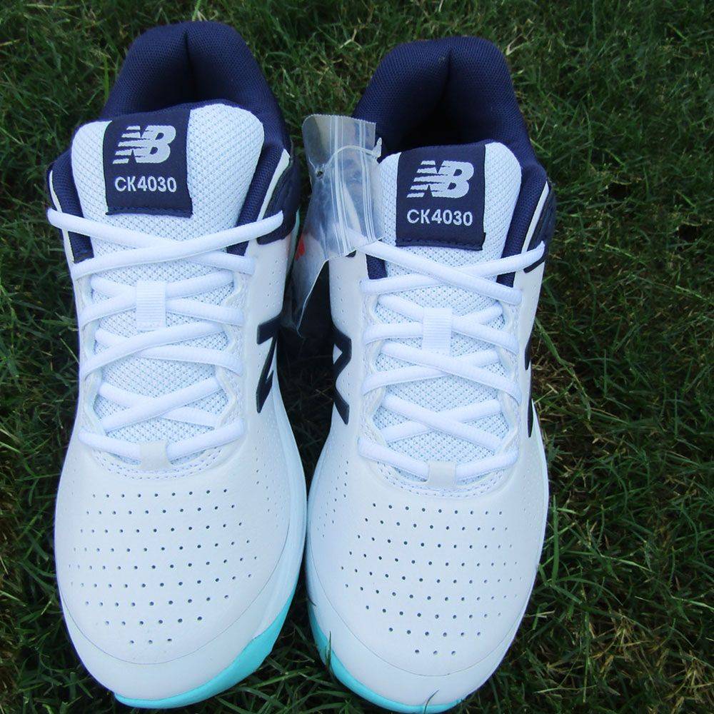 NB_cricket_shoes_